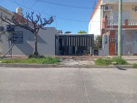 VENTA CASA 3 AMB  LA FERRERE + DEP 2 AMB CON PATIO
