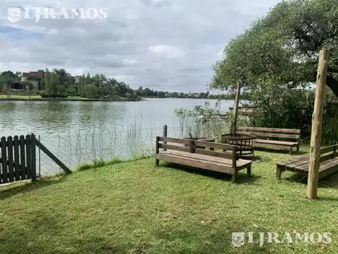 Casa a la laguna en venta en Santa Barbara