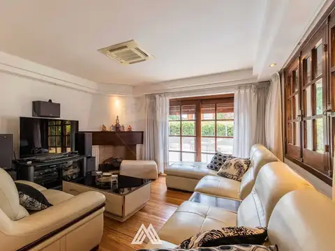 Casa 7 ambientes con 3 baños