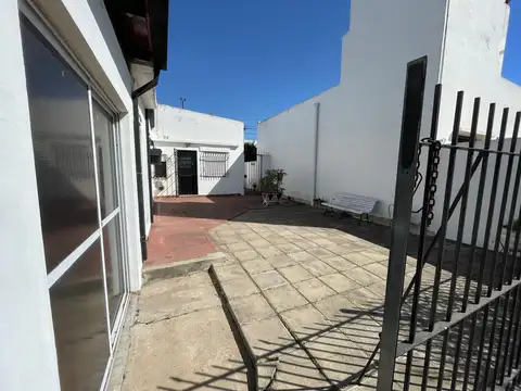 Casa 5 ambientes con 1 baño