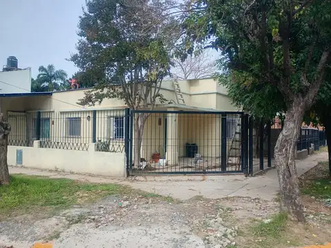 Casa en alquiler sobre la calle General Paz, esquina Lauria