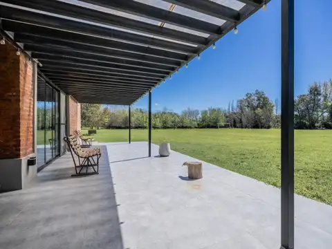 Casa 5 ambientes con 2 baños