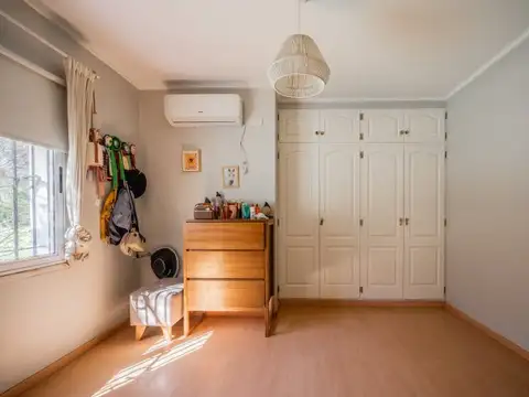 EN VENTA. MERCEDES. CHACRA 3 HA. CASA 5 AMBIENTES. QUINCHO. PILETA. CANCHA DE FUTBOL.