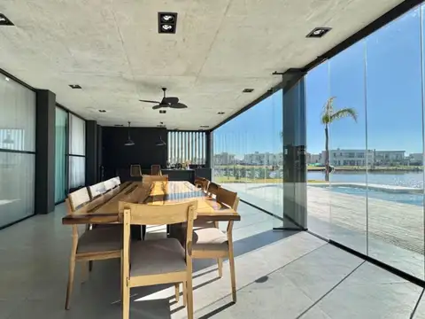 Casa 6 ambientes con 4 baños