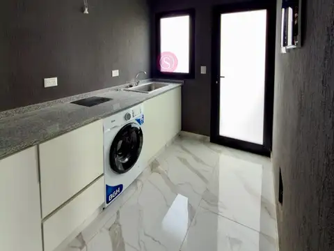 Casa 5 ambientes con 4 baños