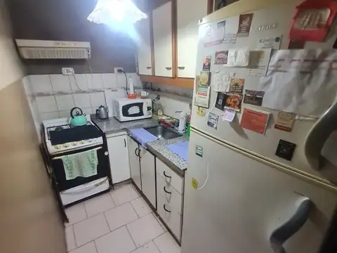 Departamento tipo casa 4 ambientes con patio, sin expensas.