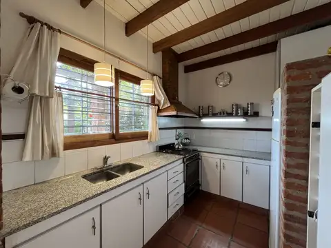 Casa de 4 ambientes en venta en Valeria del Mar, a pocas cuadras del mar. #485