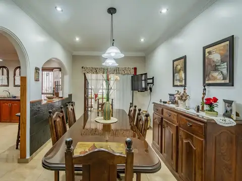 VENTA CASA 4 AMB, JARDÍN, COCHERA, LA TABLADA