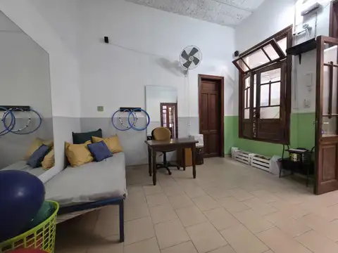 Casa de 10 ambientes - Apto profesional - Echesortu