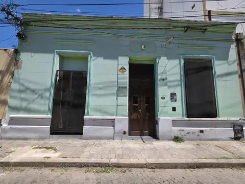 Casa de 10 ambientes - Apto profesional - Echesortu