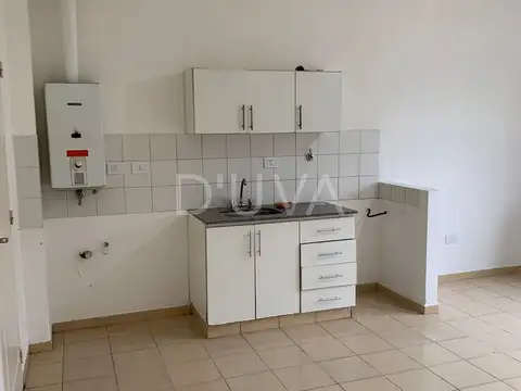 Departamento en tercer piso por escalera al frente de 1 dormitorio, aprox. 42m2.