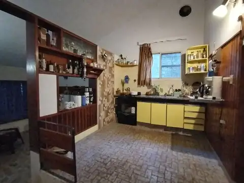 Casa 4 ambientes con 2 baños
