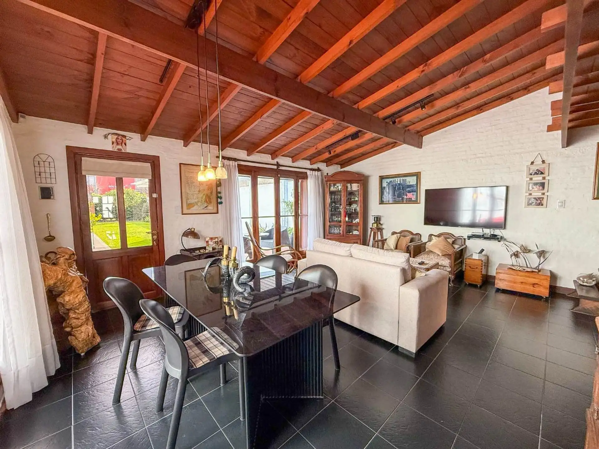VENTA CASA 5 AMBIENTES EN MDP - PATIO + COCHERA