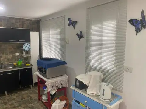 CASA DE DOS DORMITORIOS CON PILETA Y AMPLIO PARQUE EN OLIVEROS