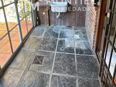 Casa 4 ambientes con 1 baño