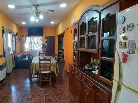 Casa 5 ambientes con 2 baños