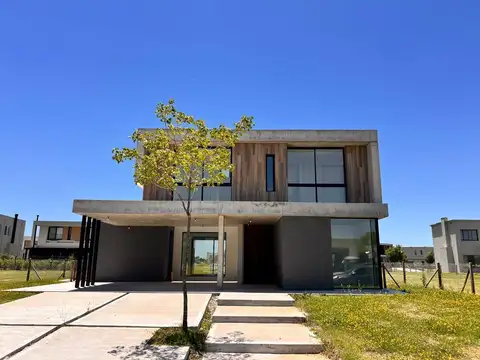 Casa En VENTA 3 Dormitorios, Barrio Cerrado Riberas Puertos Del Lago
