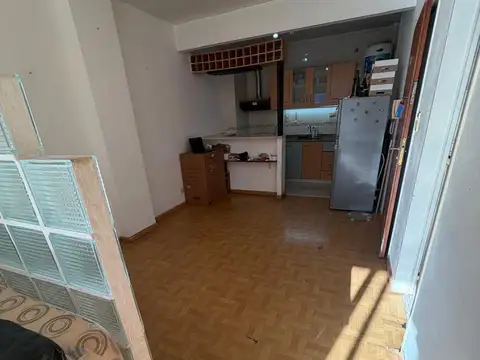 Venta departamento monoambiente amplio con  balcon y bajas expensas contrafrente