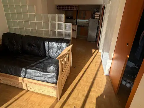 Venta departamento monoambiente amplio con  balcon y bajas expensas contrafrente