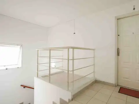 Depto Tipo Casa en Venta en Villa del Parque, USD 175.000