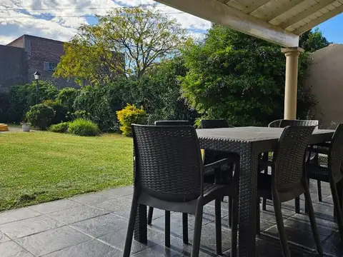 VENTA CASA 6 amb. gran jardín y pileta en Lincoln