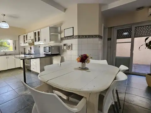 Casa 6 ambientes con 3 baños