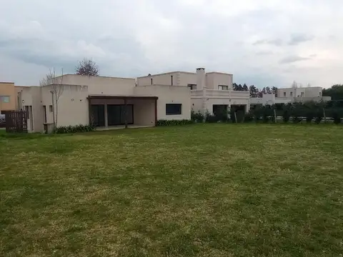 Barrio Privado Santa Guadalupe, Pilar Del Este