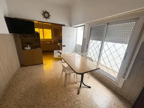 Casa en Alquiler con 1 cochera