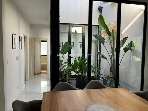 Casa en Alquiler con 2 cocheras