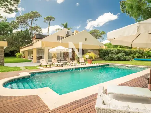 Casa en Venta en Playa Mansa, USD 2.250.000