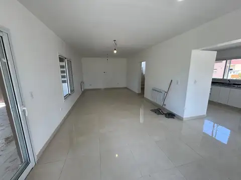 Casa en Venta en Countries y Barrios Cerrados en Francisco Alvarez, USD 159.000