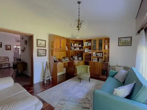Casa 6 ambientes con 2 baños