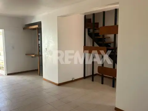 Casa en Alquiler con 1 cochera