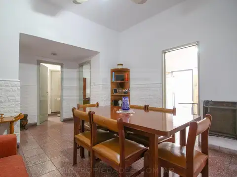 Casa 8 ambientes con 3 baños