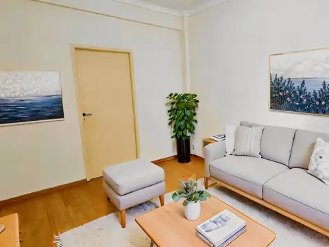 Luz, jardín y ubicación ideal: 2 amb. en Balvanera