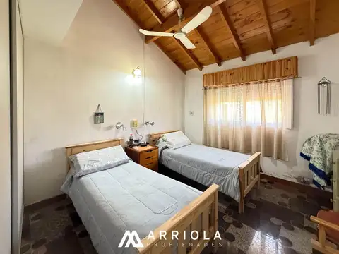 Casa a metros del mar y Av. Acapulco. 3 dormitorios. 2 baños.