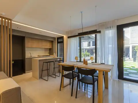 EN VENTA – CASA DOS DORMITORIOS CON PARRILLERO PILETA Y JARDÍN – FISHERTON