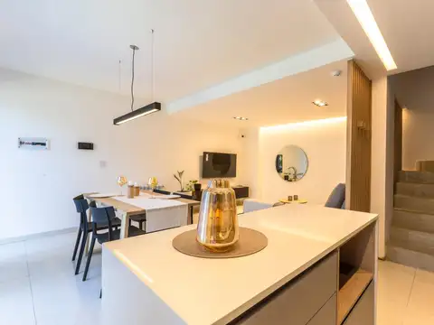 EN VENTA – CASA DOS DORMITORIOS CON PARRILLERO PILETA Y JARDÍN – FISHERTON