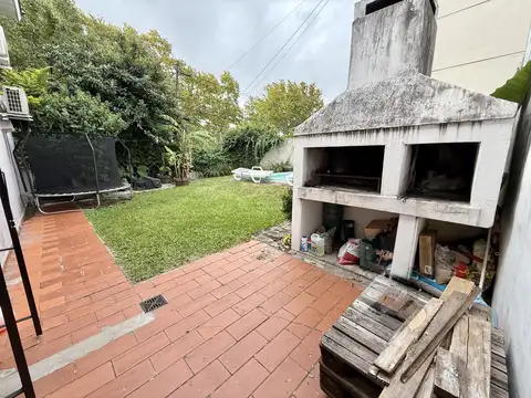 Casa apto uso comercial en alquiler con jardin, pileta y parrilla en Martinez