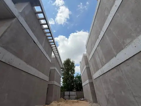 VENTA DPTO 3 AMBIENTES CON COCHERA Y PATIO MORENO