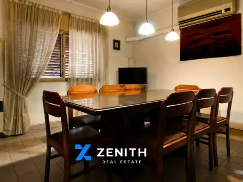 Casa en Alquiler con 2 cocheras