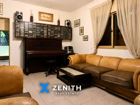 Casa 10 ambientes con 4 baños