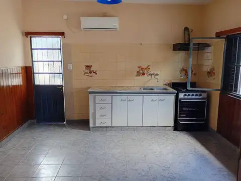 Casa 3 ambientes con 1 baño