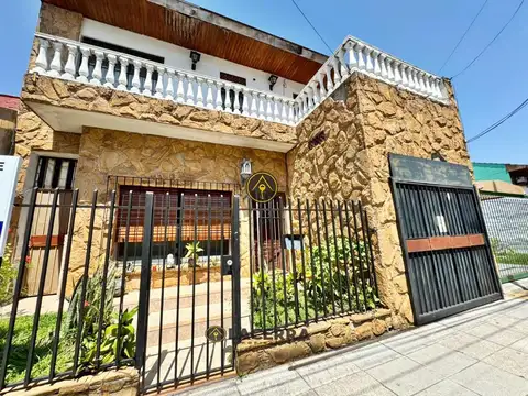 Casa 5 ambientes lote propio