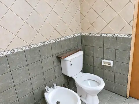 Casa 5 ambientes con 2 baños