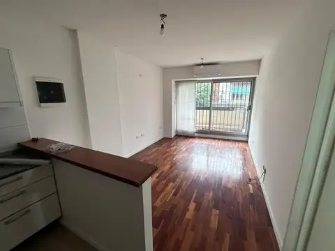 Camarones 1500, Piso 1