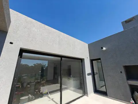 Casa en Venta en Pilar del Este - Santa Lucia, USD 195.000