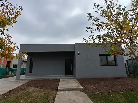 Casa en Venta en Pilar del Este - Santa Lucia, USD 190.000