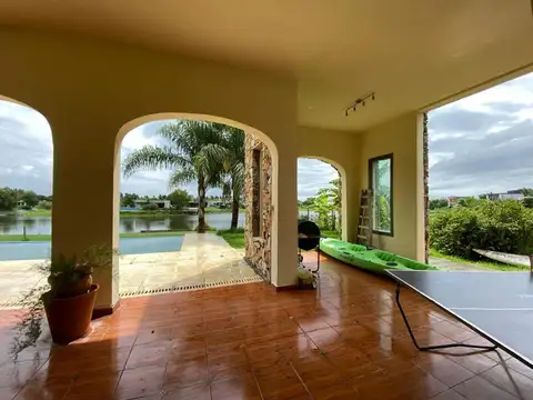 Casa en Venta en El Cazal, USD 269.000