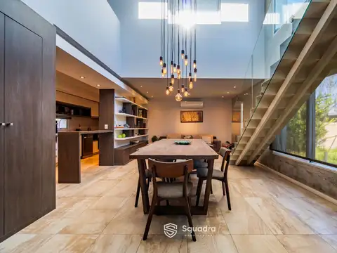 Casa 5 ambientes con 3 baños